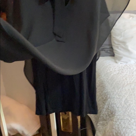 Flowy Black Blouse - Picture 3 of 4